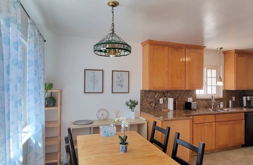 Berryessa House | Entire 5B3B Quiet Bungalow with Large Backyard Near High Tech