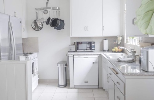 North Hollywood Apartment | Entire APT: laundry+parking+kitchen+Wi-fi+AC+Outdoor Patio