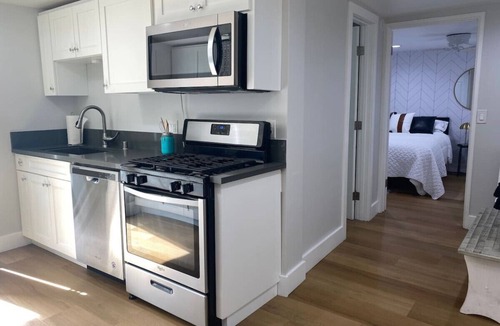 Huntington Beach Bed & Breakfast | Entire Complex | Steps To The Sand | Sleeps 20