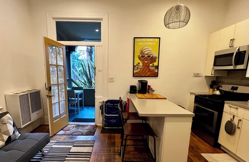 Ocean Park House | ENTIRE GUEST SUITE- prvt entrance, Super Clean and Great location.Walk to beach!