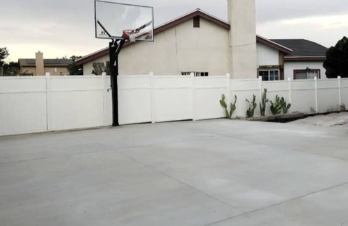 Lancaster House | Entire home. Spacious. Basketball. Two Story. Backyard. Piano. 4 bedrooms.