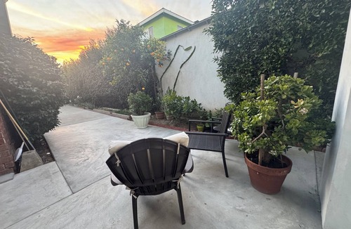 Sawtelle House | Entire house with WiFi, AC in enchanting Santa Monica free parking