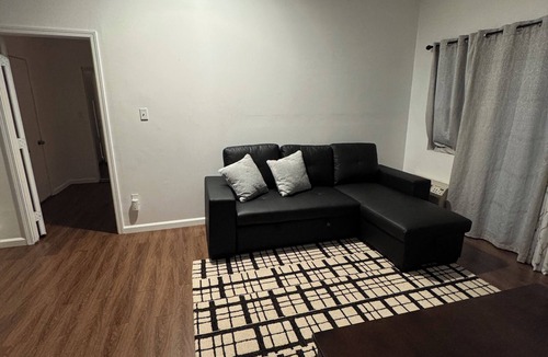 Sawtelle House | Entire house with WiFi, AC in enchanting Santa Monica free parking