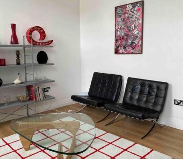 Birmingham City Centre Apartment | Entire Industrial Style Apartment With Free Parking & Wifi