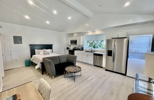 Canoga Park Apartment | ENTIRE MODERN LUXURY STUDIO PRIVATE FOR UP TWO PEOPLE AT WEST HIILS