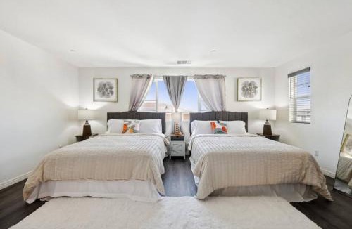 Sun City Villa | Entire Private 3k sqft 5-Bedroom House w Gated Yard, Garage, Nice View, Available Now