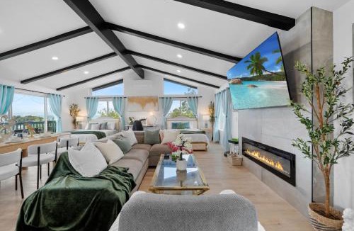 El Cajon House | Entire Private Pool, Grand View, King Bed, Spacious, Parking, Available Now