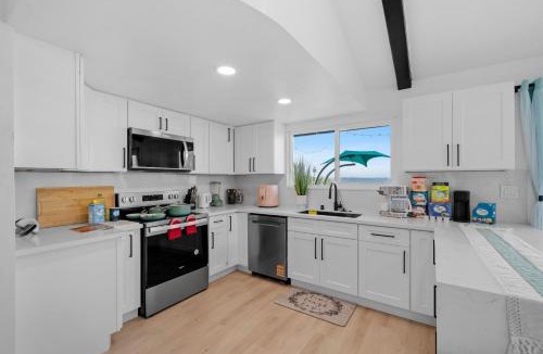 El Cajon House | Entire Private Pool, Grand View, King Bed, Spacious, Parking, Available Now