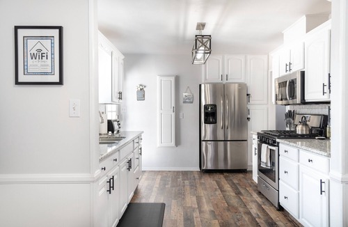 Palmdale House | ✰EntireHome✰SelfCheck-In✰W/D✰100MbsWifi✰A/C✰Yard