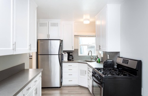 South Mission Beach House | Epic Patio, Comfortable, Seconds to Beach, Toys!
