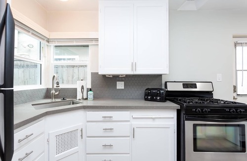 South Mission Beach House | Epic Patio, Comfortable, Seconds to Beach, Toys!