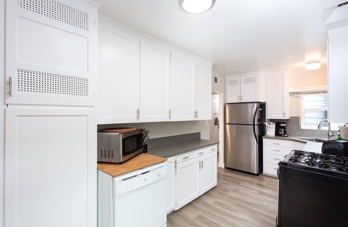 South Mission Beach House | Epic Patio, Comfortable, Seconds to Beach, Toys!