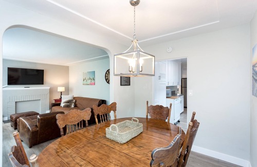 South Mission Beach House | Epic Patio, Comfortable, Seconds to Beach, Toys!