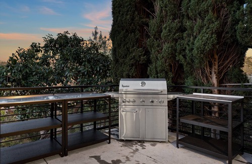 North Tustin House | Epic Views + 15min Disney! Hot Tub/Theater/Arcade