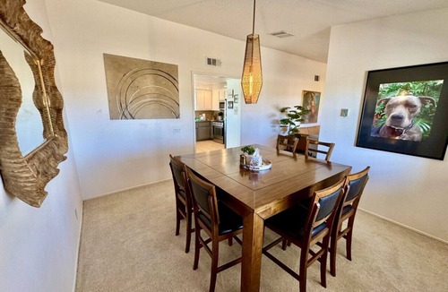 Joshua Tree House | Epic Views, Huge House, Acres of J-Trees to explore + Hot Tub, Pool, AC & Golf!