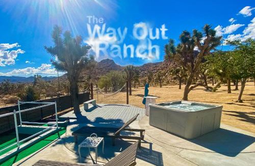 Joshua Tree House | Epic Views, Huge House, Acres of J-Trees to explore, Hot Tub, Pool, AC, and Mini-Golf