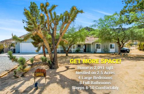 Joshua Tree House | Epic Views, Huge House, Acres of J-Trees to explore, Hot Tub, Pool, AC, and Mini-Golf