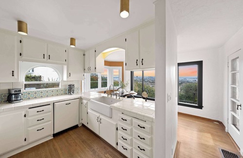 Roseville - Fleet Ridge House | Escape to 5BR Mansion | Views +Hot Tub +Game Room