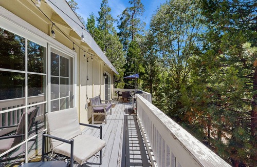 Running Springs Cabin | Escape to a Cozy English Countryside Cottage in the Heart of Running Springs