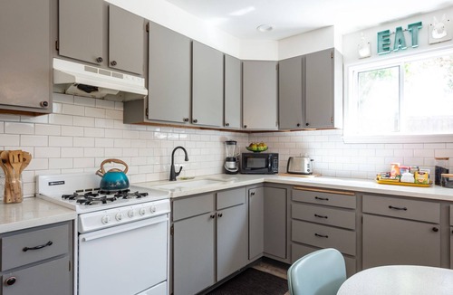 Sebastopol House | Escape to Sebastopol's charm, near The Barlow. We love Dogs!