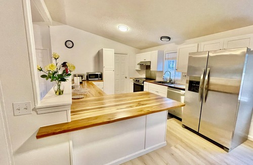 Lakehead-Lakeshore House | Escape to the Lake: Relax, Recharge, Reconnect