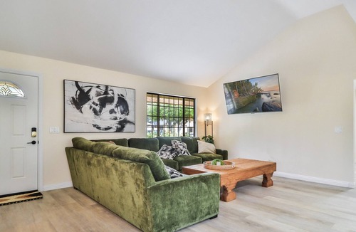 Simi Valley House | estate close to LA and famous beaches, salt pool + fruit trees + playground