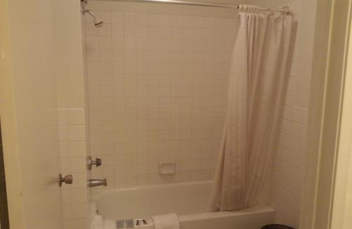 Charter Oak Hotel | Evergreen Inn
