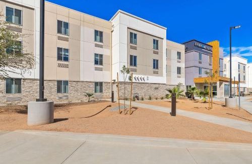 Corona Hotel | Everhome Suites Corona