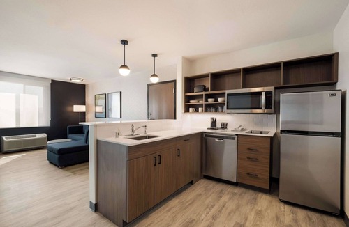 Corona Hotel | Everhome Suites Corona