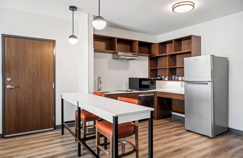 Ontario Hotel | Everhome Suites Ontario