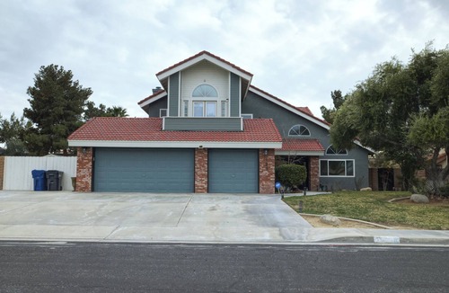 Ridgecrest House | Everthing you could ask for and more,Spacious 4-bedroom house located in a de