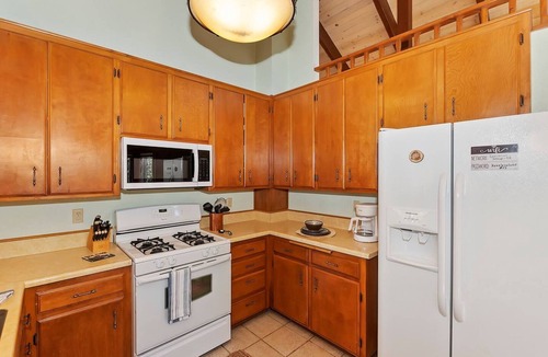 Upper Moonridge Cabin | Everwood Serenity Treehouse on Sled