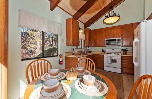 Upper Moonridge Cabin | Everwood Serenity Treehouse on Sled