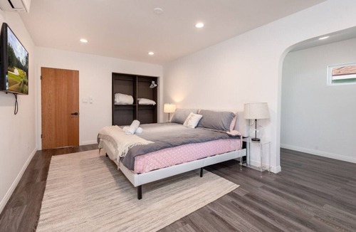 Park Mesa Heights House | Excellent 2BD 2BR Home in South Los Angeles with Outdoor Space - Sleeps 10