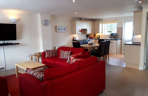 Saint Columb Major Cottage | Excellent Location! Free Parking, Wi-Fi. Contact me Direct For Best Deals!