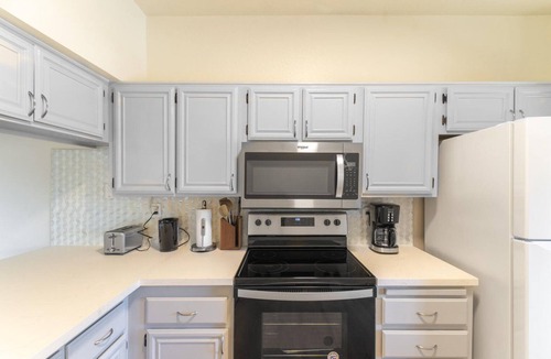 Oak Park House | Excellent Thousand Oaks 2BR, near Shopping, Dining & Bars, by Blueground