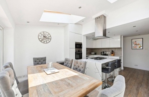 South Richmond Villa | Exceptional 3 Bedroom Family Villa in Richmond