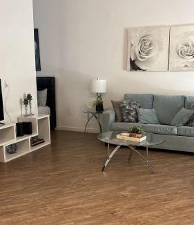 Little Armenia Apartment | Exceptional Loft FREE Parking and WIFI