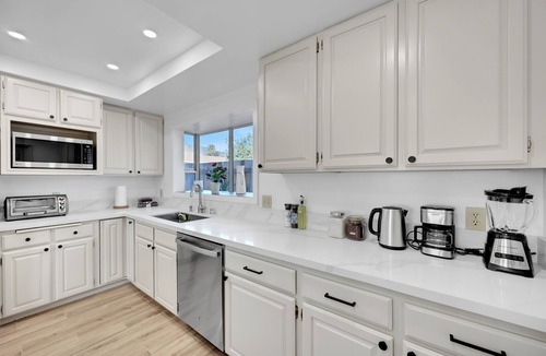 Azusa House | Exceptional Tranquil Azusa Retreat