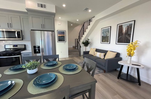 Wilshire House | Exclusive Artist Gallery Home - Central LA Location!