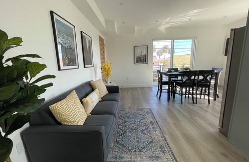 Wilshire House | Exclusive Artist Gallery Home - Central LA Location!