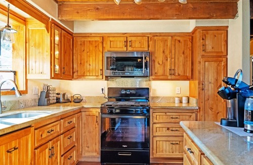 Wrightwood Ski Chalet | Exclusive Chalet w/hot tub & sauna - less then 60 miles from LA