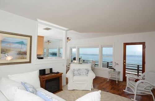 Eastern Malibu Apartment | Exclusive Oceanfront Cottage on Dry Sandy Carbon Beach - Seal