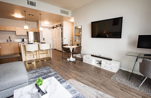 Financial District Apartment | EXEC - AG - 630 W 6th St #403 (1B)