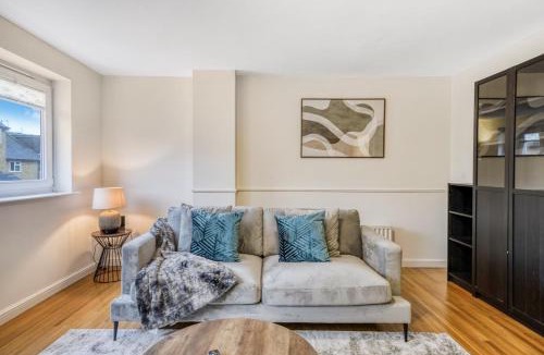 Rotherhithe House | Executive 4 Bedroom Town House in Canada Water FREE WIFI & PARKING by City Stay Aparts London