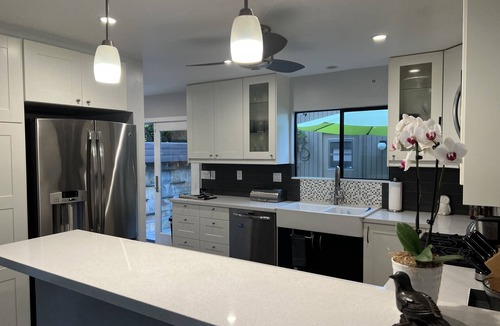 North Arroyo House | Executive Living Historic Old Town Pasadena Neighborhood 2 Car Garage 60 Day Min