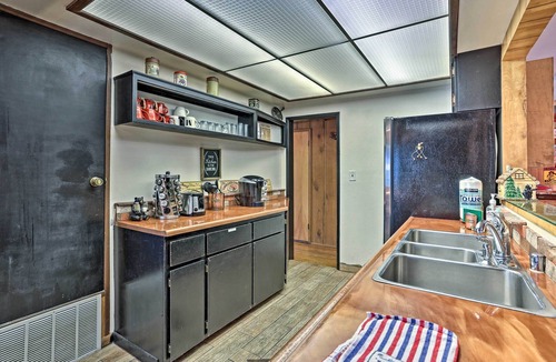 Cedar Glen Cabin | Expansive Retreat w/Deck, Game Room & Lake Views!