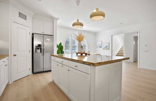 Woodbury House | Experience Luxury Living at Hanging Garden Retreat: Amazing Royal Getaway #58