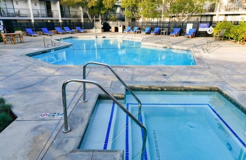Almonte House | Experience our newly renovated rooms located in beautiful Marin county!