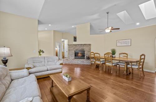 Ramona House | Explore Ramonas Vineyards Tranquil Home with Yard